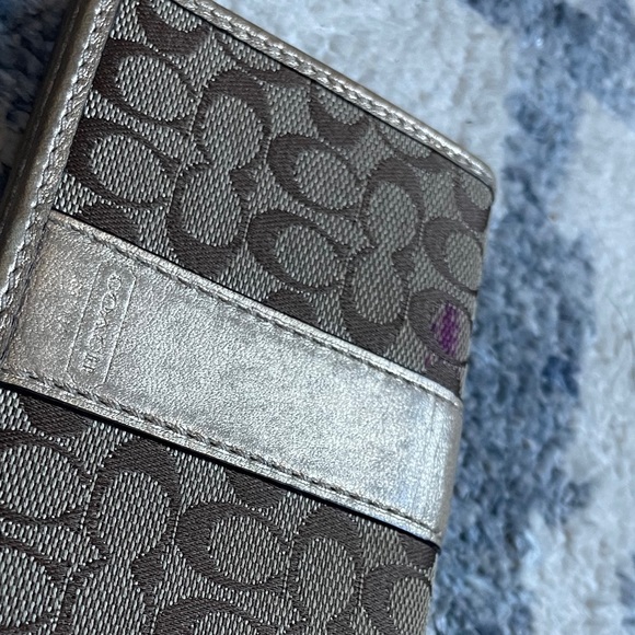 COACH Wallet - Picture 4 of 4